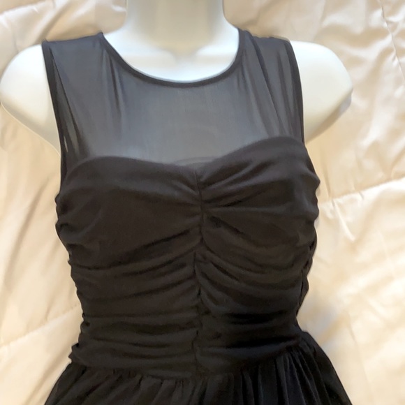 Beautiful black dress with sheer shoulders. Size medium - Picture 3 of 7